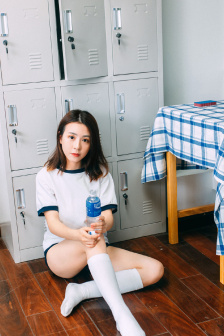 住在隔壁欲求不满的丰满人妻